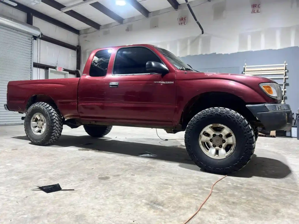 vehicle window tinting service